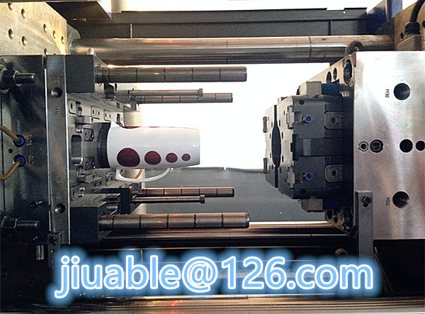 bi injection pour pitcher mold